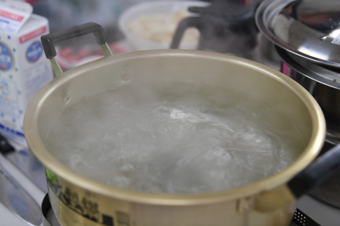 麻婆豆腐とは別にスープを作ります.JPG
